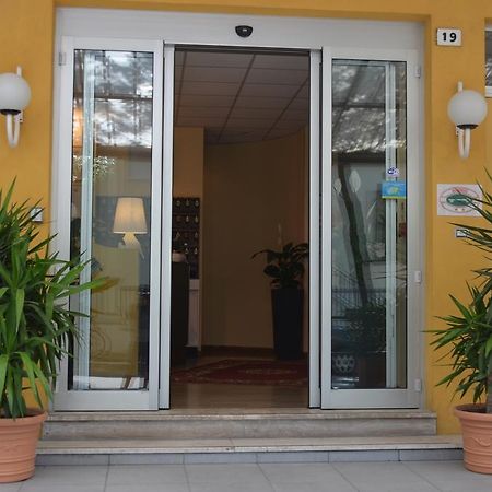 Hotel Capitol Pesaro Exterior photo