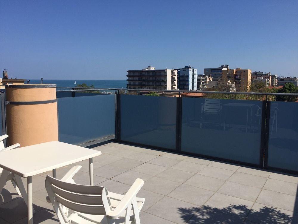 Hotel Capitol Pesaro Exterior photo