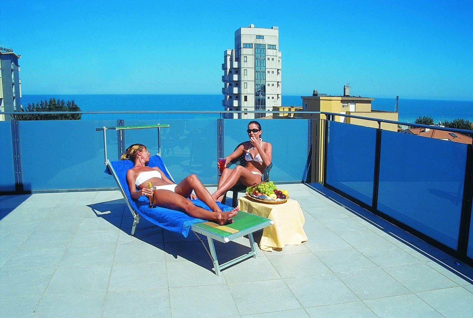 Hotel Capitol Pesaro Exterior photo